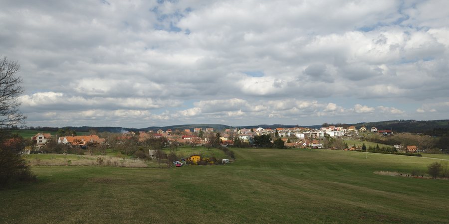 File:Vavřinec od jihu.jpg