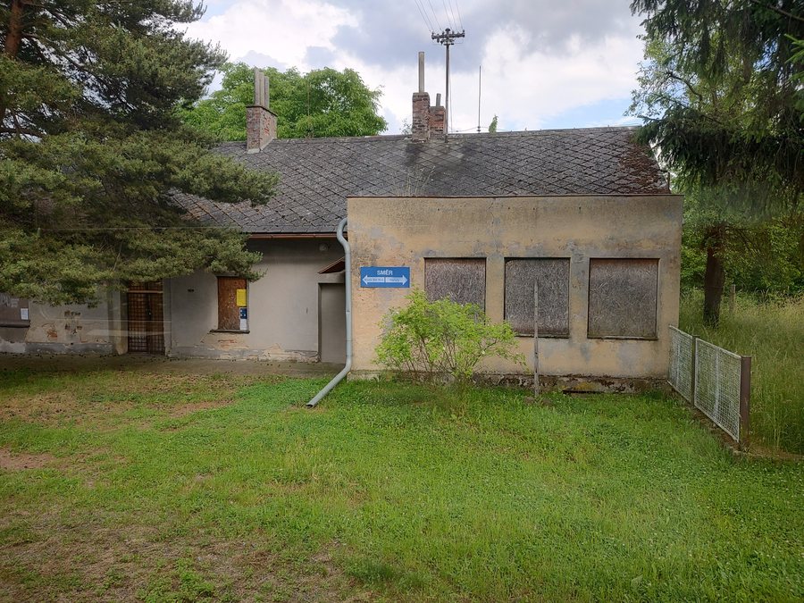 File:Zdětín u Chotětova train station, Czechia.jpg
