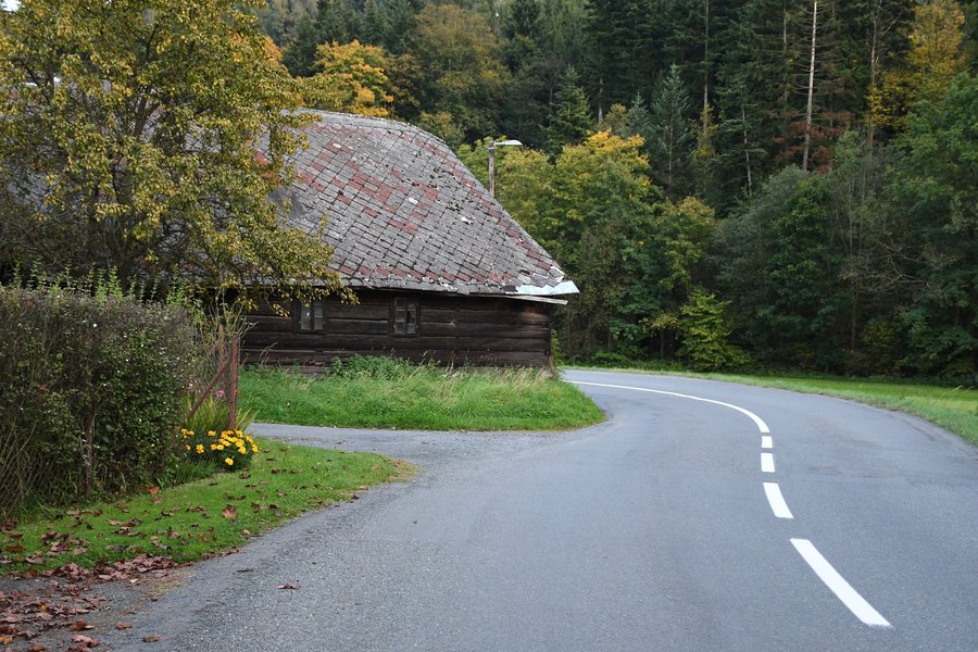 File:Velká-Lhota-okres-Vsetín-U-Pavlů-stodola-u-domu-čp63-2019.jpg