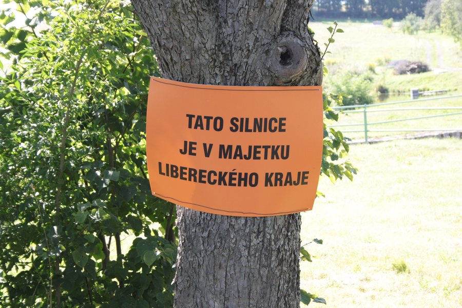 File:Bulovka (okres Liberec), silnice v majetku Libereckého kraje (2).jpg