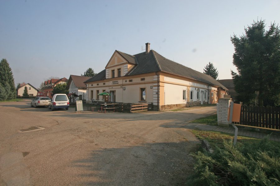 File:Pšánky hostinec.JPG