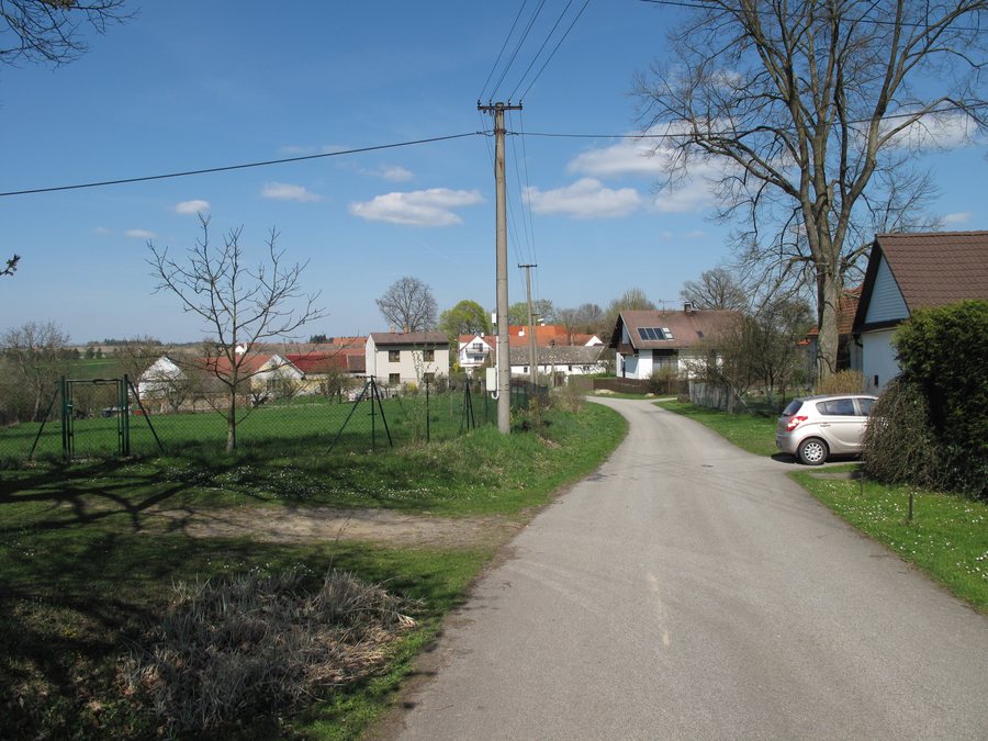 File:Horní Kněžeklady, cesta.jpg