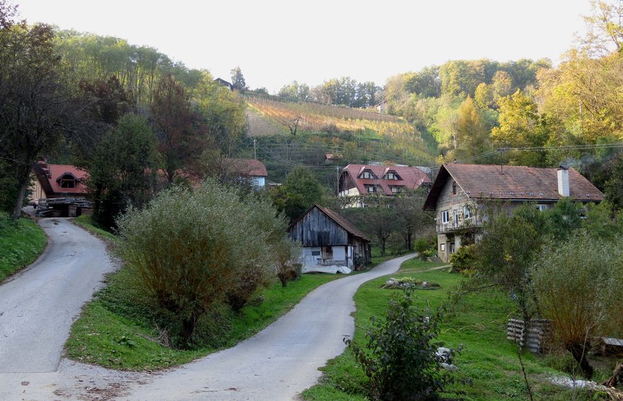 File:Stara Vas-Bizeljsko Slovenia.JPG