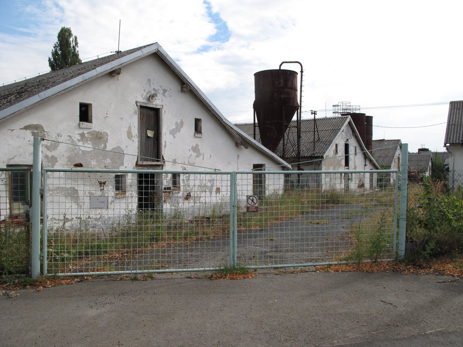 File:Zálezly (Skapce), družstvo.jpg