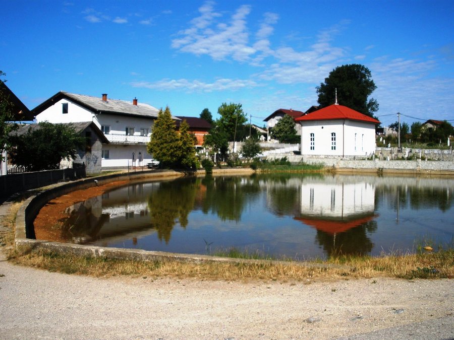 File:Jezero (Bihać).jpg