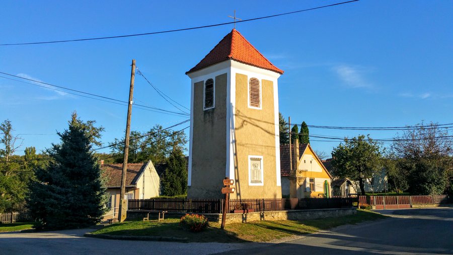 File:Szellő, harangláb.jpg