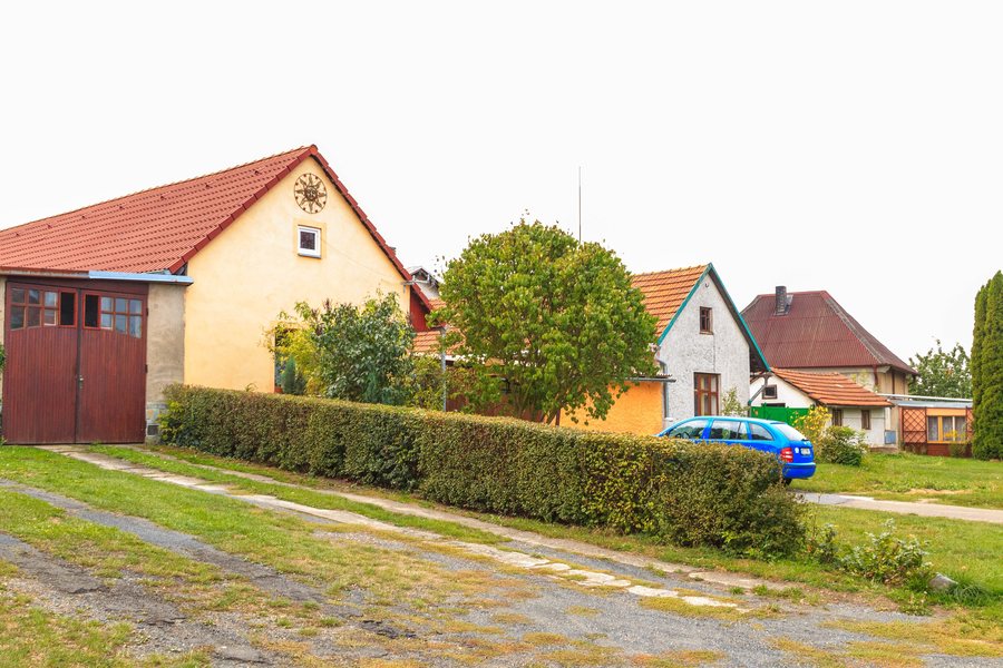 File:Činěves 01.jpg