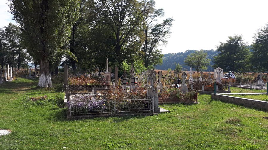 File:20171004 150014 Tescani, Romania.jpg