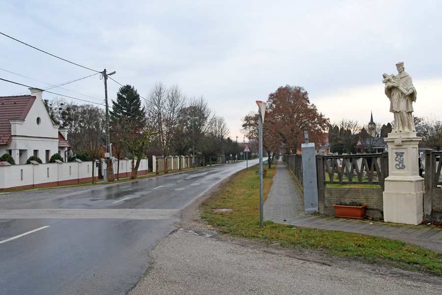 File:Dunakiliti, Nepomuki Szent János-szobor 2021 01.jpg