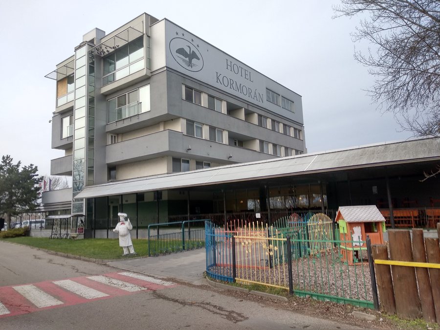 File:Hotel Kormorán, Šamorín.jpg