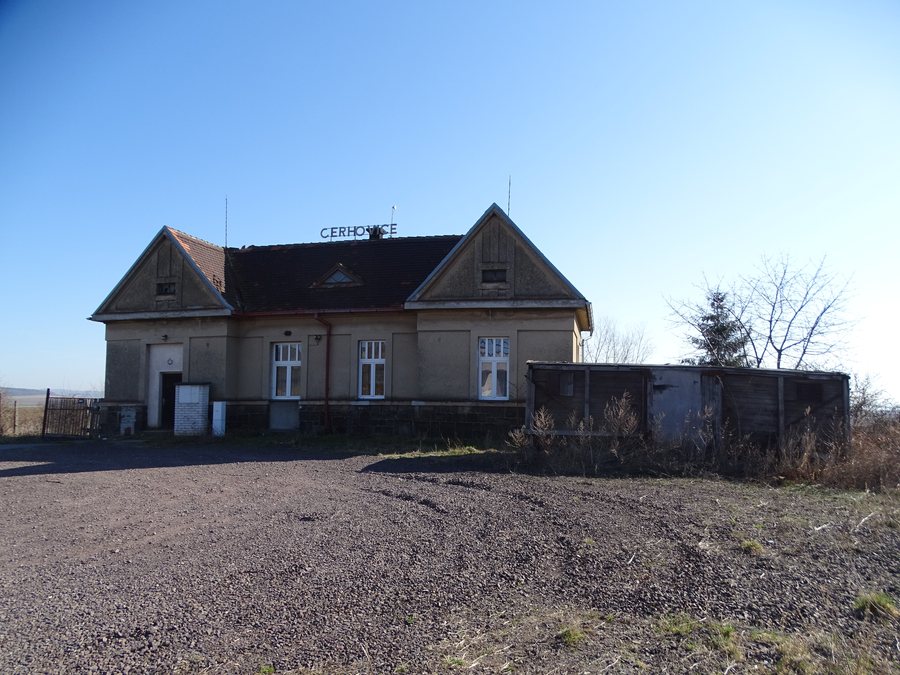 File:Bývalé nádraží Cerhovice (01).jpg