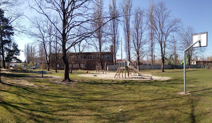 File:Nové Vráto, playground 01.jpg