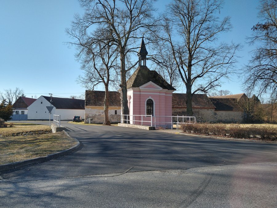 File:Tálín - Kaple.jpg