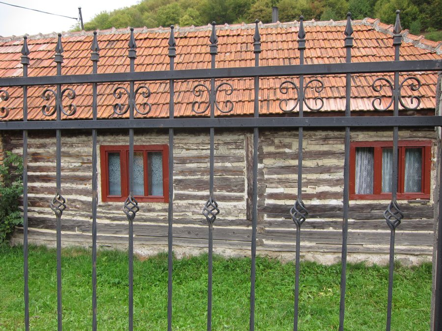 File:Poiana Mărului - panoramio.jpg