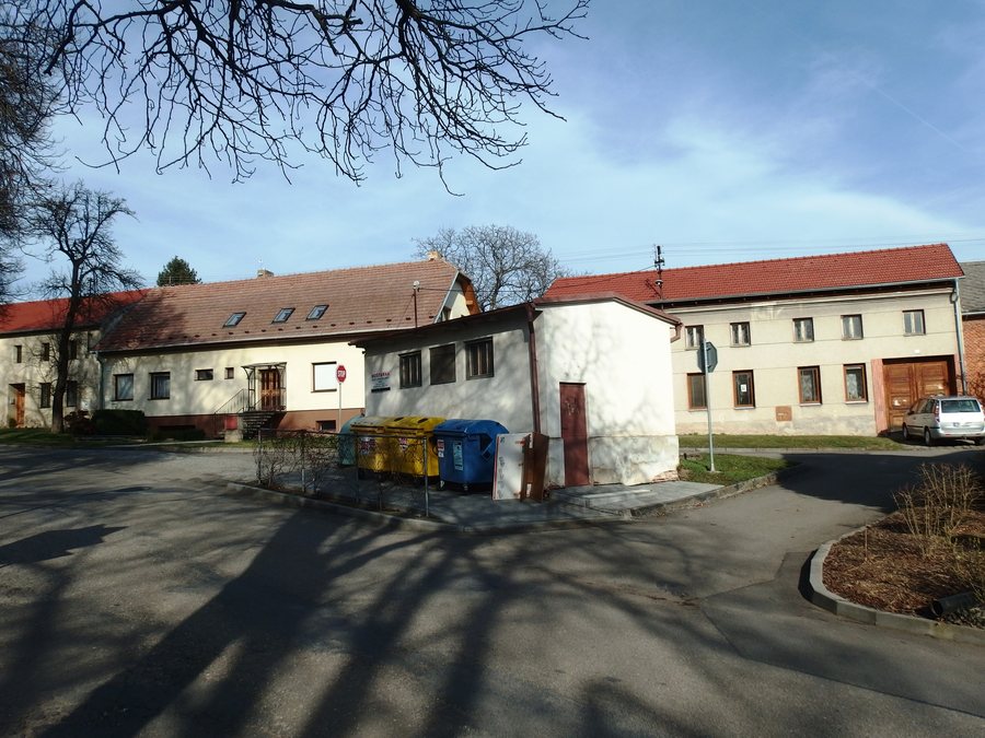 File:Vranovice (Vranovice-Kelčice), moštárna.jpg