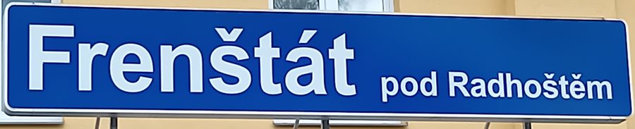 File:Frenštát pod Radhoštěm staniční nápis.jpg