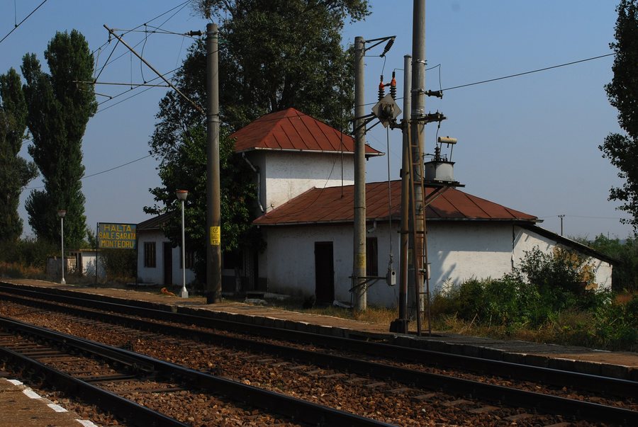 File:RO BZ Baile Sarata Monteoru railway station.jpg