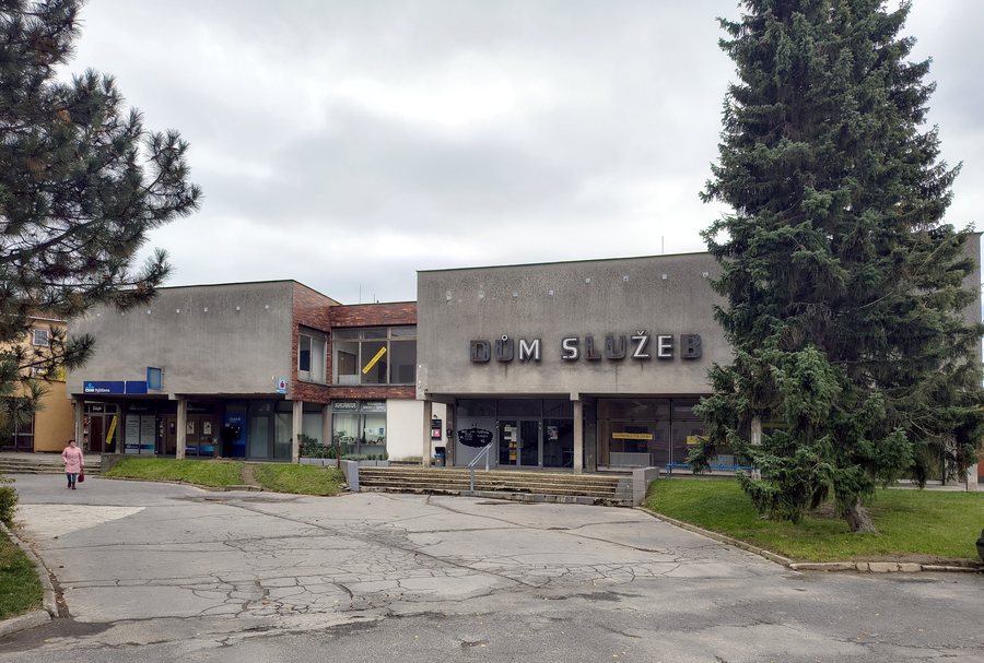 File:Město Albrechtice, Dům služeb.jpg