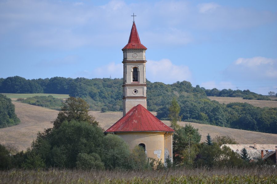 File:Čerenčany - Evanjelický kostol (1).jpg