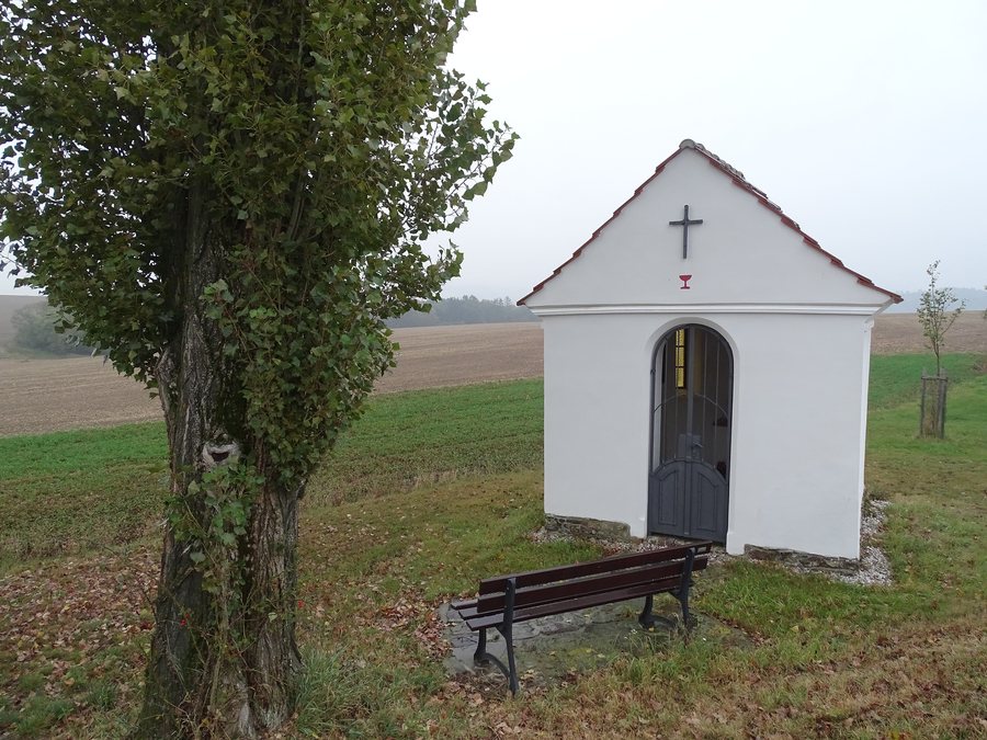 File:Jarov, kaple, na šířku.jpg