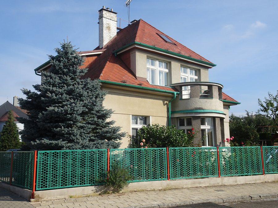 File:Smiřice, Jiráskova 398.jpg