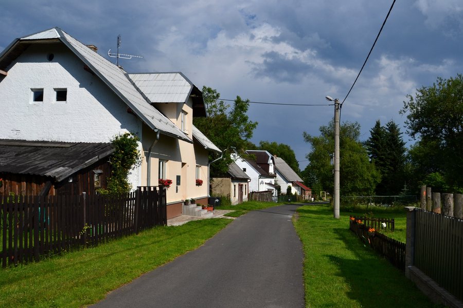 File:Nová Ves (Hora Svatého Šebestiána).jpg