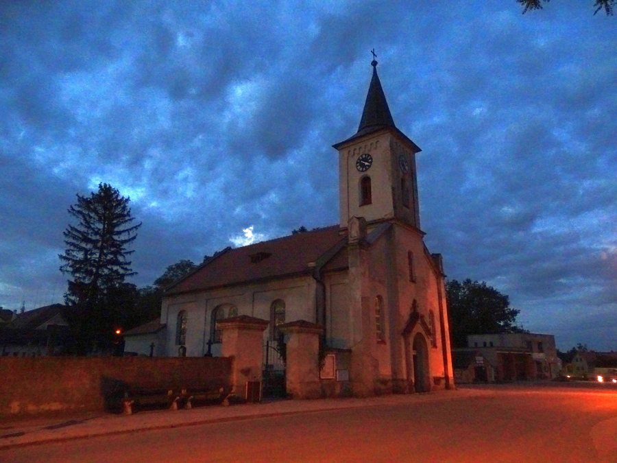 File:Přerov nad Labem, kostel svatého Vojtěcha (03).jpg