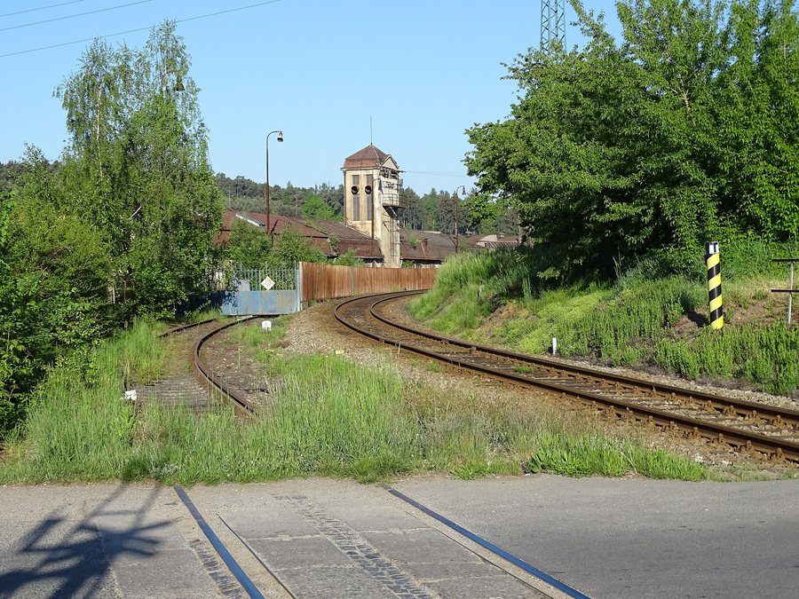 File:Týnec nad Sázavou, vlečka METAZ.jpg