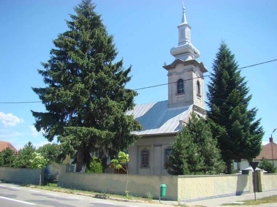 File:RO CS Biserica Sfantul Gheorghe din Otelu Rosu (14).JPG