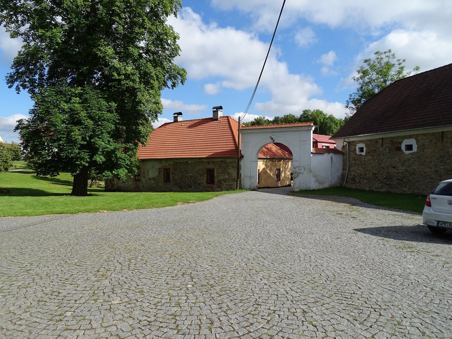File:Zvíkovec čp. 3.jpg