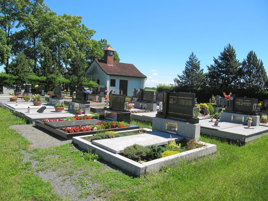 File:Hrabství (Skřipov) hřbitov (1).jpg