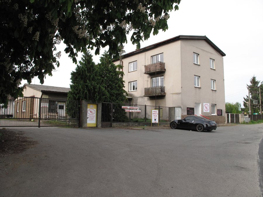 File:Charvatce (okres Mladá Boleslav), firma.jpg