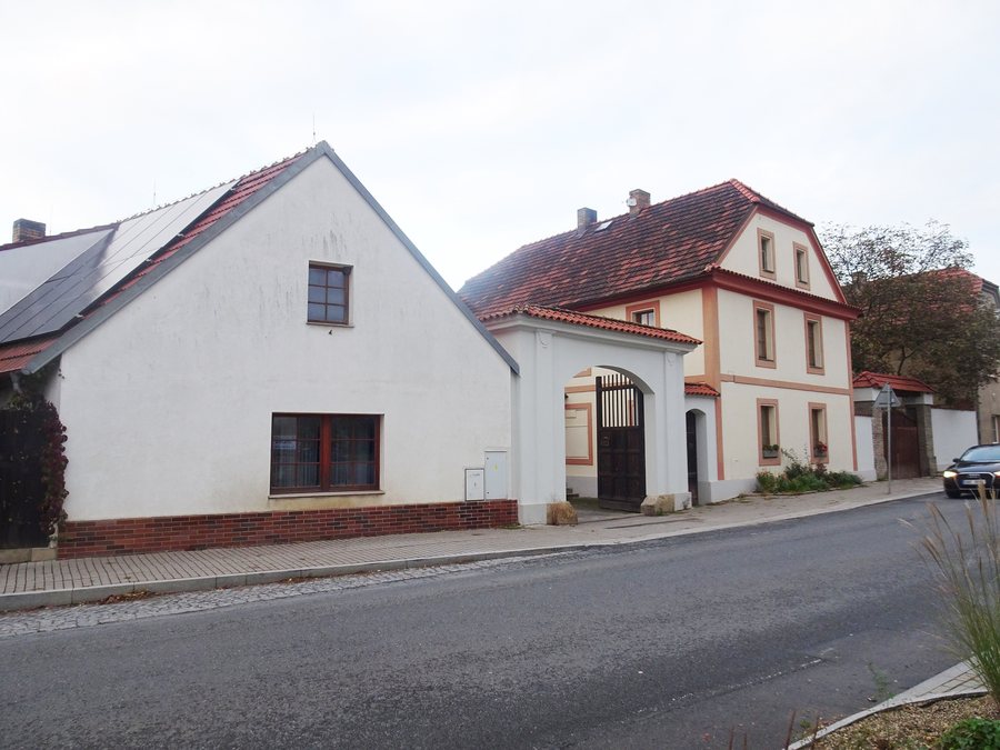 File:Chýně, Hlavní 160.jpg