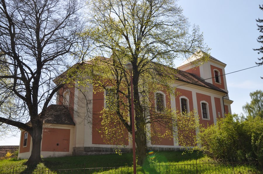 File:Trojovice-kostel2011a.jpg