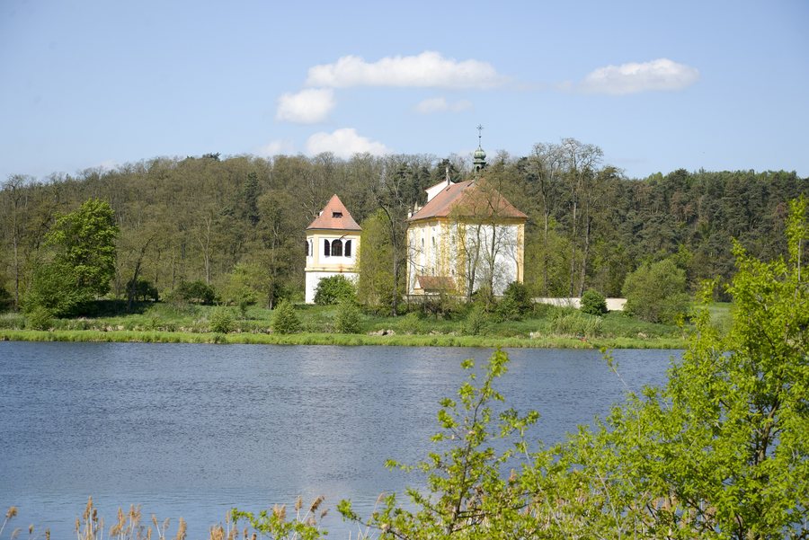 File:Saint Catarine church in Libotenice 02.jpg