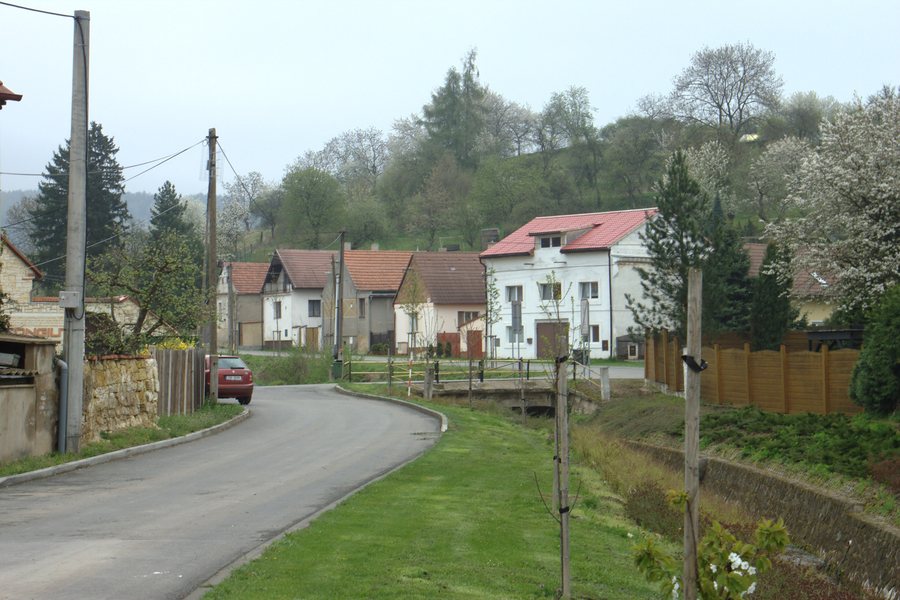 File:Hředle, cesta II.jpg