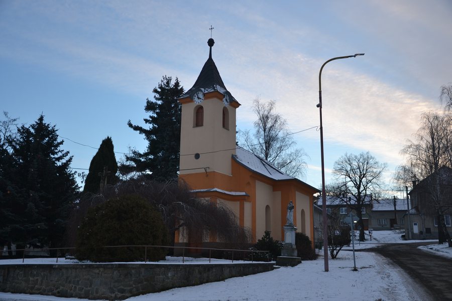 File:Kaple sv. Anny, Prostějovičky.jpg