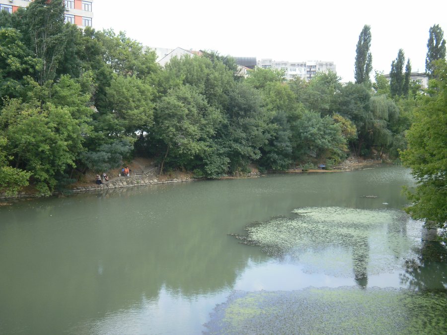 File:Tundzha River in Yambol-2011-2.jpg