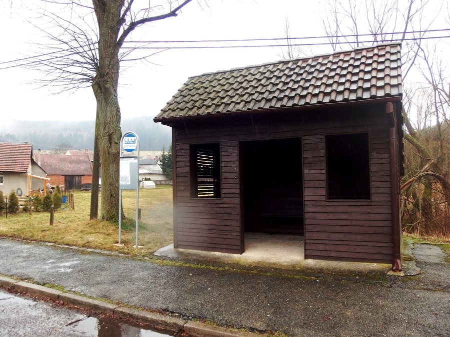 File:Smolná (Bělá u Jevíčka), zastávka.jpg