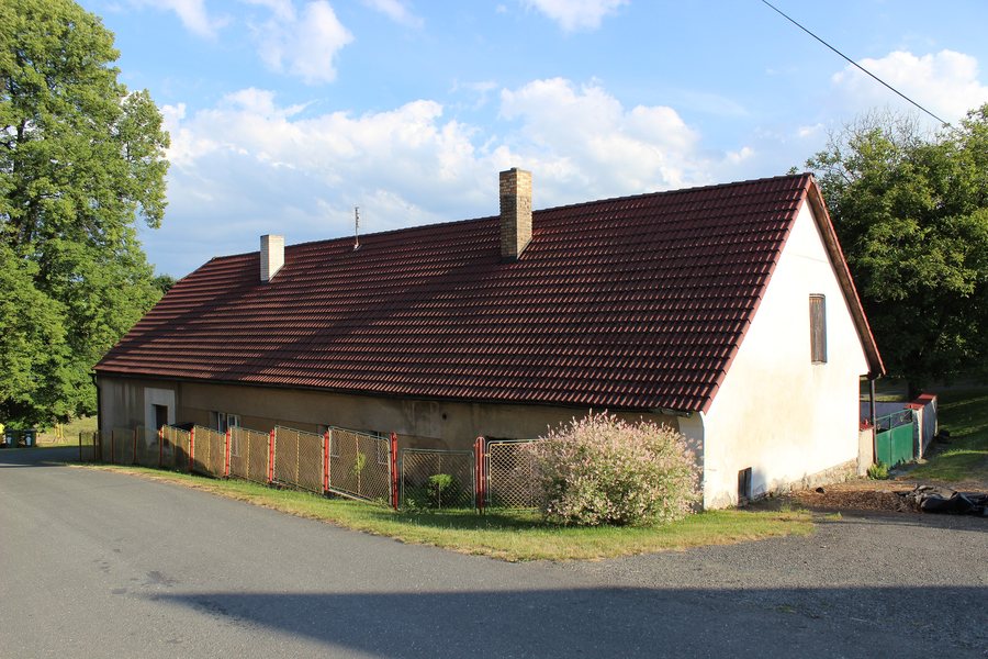 File:Tomice, dům číslo 35.jpg