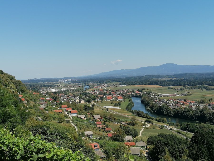 File:Straža, Slovenia.jpg