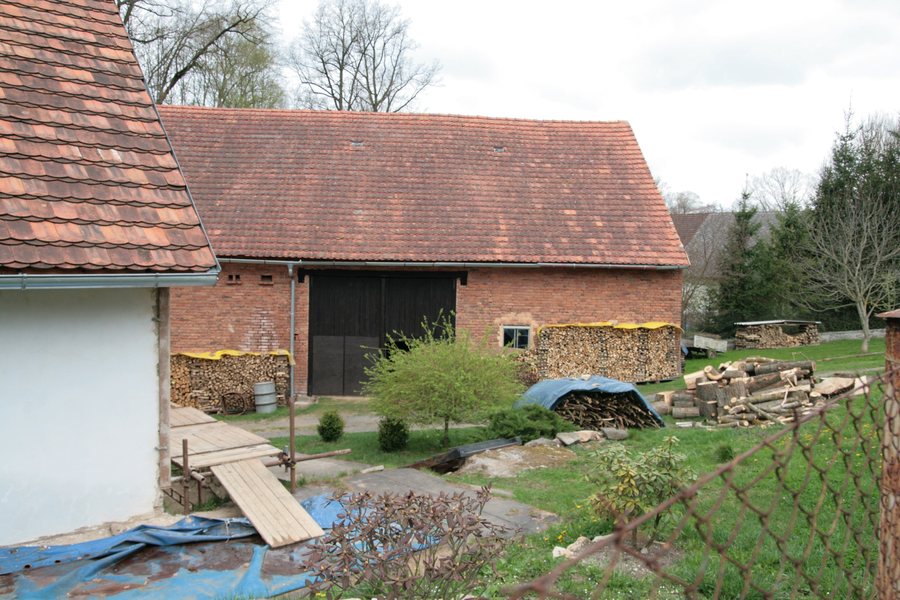 File:Předslav-Měcholupy 10, stodola (8703).jpg