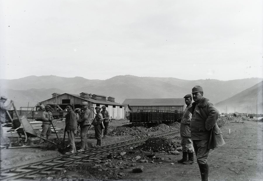 File:Leordina, Transylvania, Romania - pályaépítés. Leltári jelzet 29906 (track construction. Inventory reference 29906), 1916 (fortepan 133004).jpg