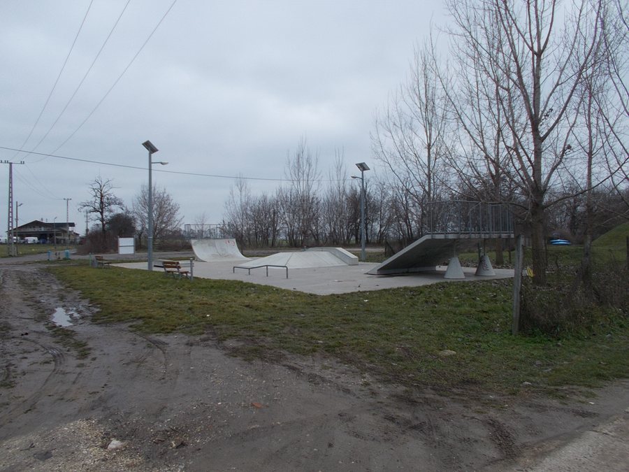 File:BMX- und Skateboard-Park, 2023 Maglód.jpg