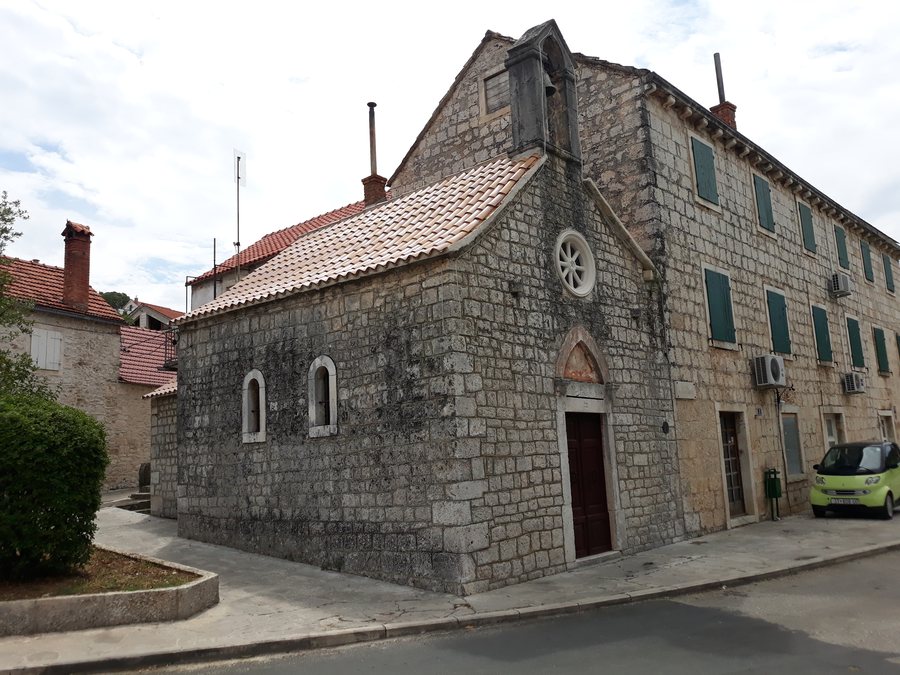 File:Church of St. Margaret in Nerežišća 20210719.jpg