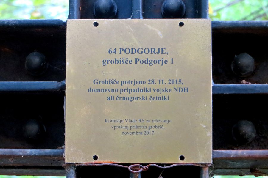 File:Podgorje 1 Mass Grave - plaque.jpg
