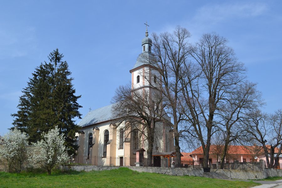File:Trebeľovce - Rímskokatolícky kostol sv. Alžbety Uhorskej.jpg
