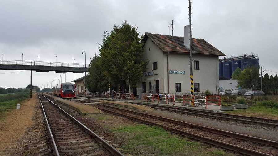 File:Velky Meder station.jpg