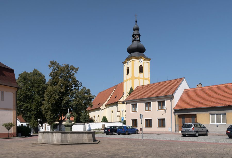 File:Ledenice, kostel svatého Vavřince IMG 6212 2018-08-01 10.53.jpg
