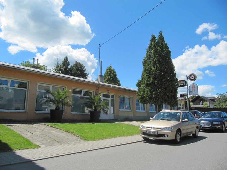 File:Chvalíkovice, U Golema.jpg